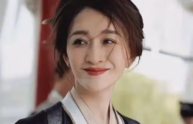 年近半百卻風韻猶存，「不老女神」李小冉，真的是年齡越大越驚艷