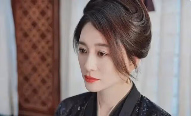 年近半百卻風韻猶存,「不老女神」李小冉,真的是年齡越大越驚艷