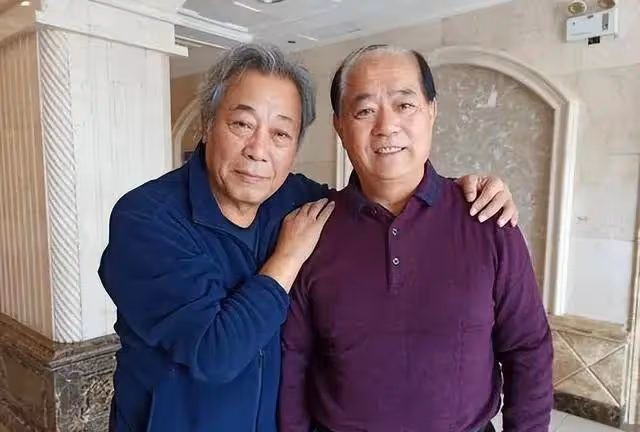 他是最乾淨的男演員,結婚44年零緋聞,為妻子息影12年,61歲走紅