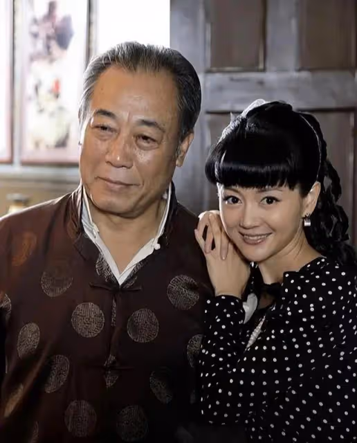 他是最乾淨的男演員,結婚44年零緋聞,為妻子息影12年,61歲走紅