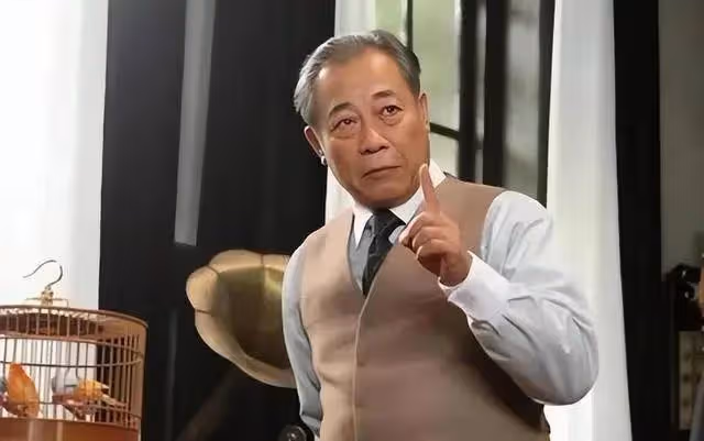 他是最乾淨的男演員，結婚44年零緋聞，為妻子息影12年，61歲走紅