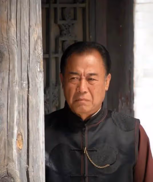 他是最乾淨的男演員,結婚44年零緋聞,為妻子息影12年,61歲走紅