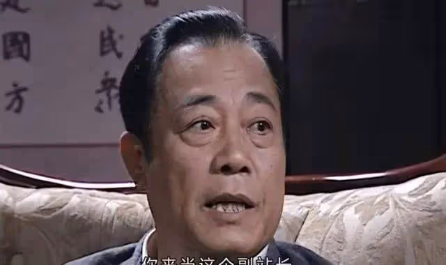他是最乾淨的男演員,結婚44年零緋聞,為妻子息影12年,61歲走紅