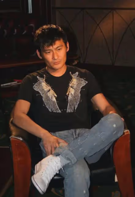 事實證明,因喝酒毀了家庭的景崗山,已經走上了一條「不歸路」