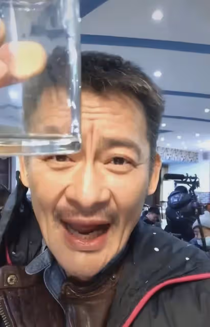 事實證明,因喝酒毀了家庭的景崗山,已經走上了一條「不歸路」