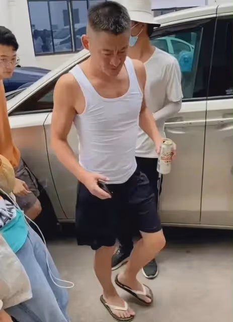 事實證明,因喝酒毀了家庭的景崗山,已經走上了一條「不歸路」