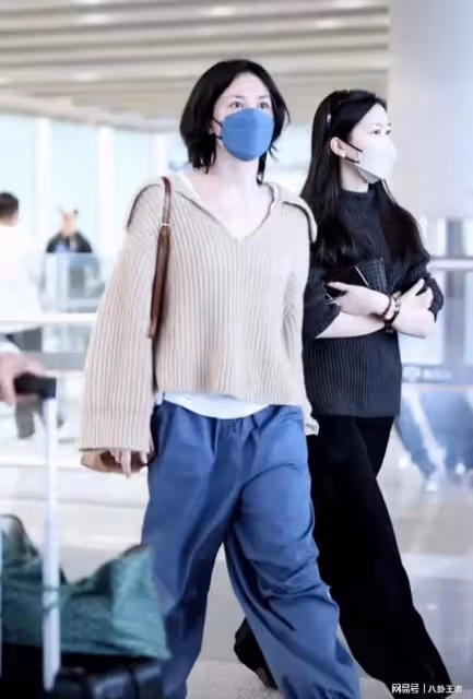王菲曬親吻照為女兒慶生!18歲李嫣模樣大變,裂唇毫無痕跡疑整容