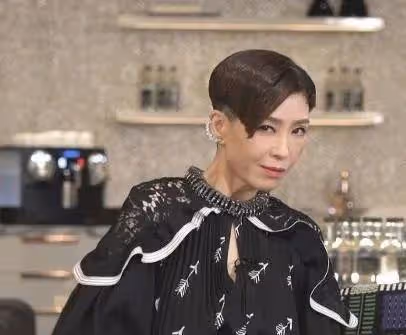 前TVB花旦訂婚請舊愛做攝影師,與第二任老公結婚17年對方竟背妻偷食