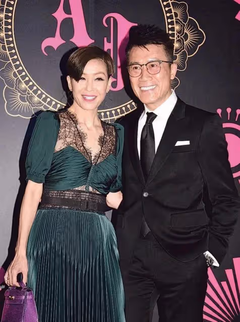 前TVB花旦訂婚請舊愛做攝影師,與第二任老公結婚17年對方竟背妻偷食