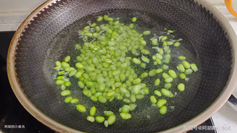 鮮毛豆和它絕配,後悔沒早發現!一燙一拌鮮到飛起,一口瞬間開胃、滿口清爽