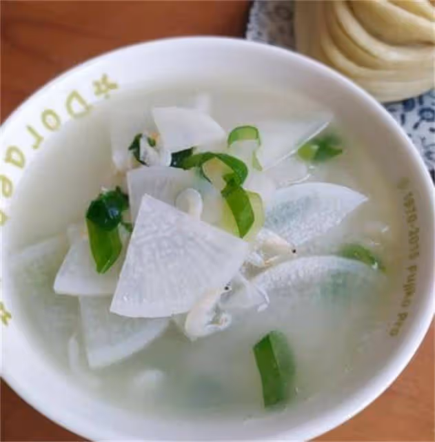 秋冬季的白蘿蔔湯真好喝,這樣做湯鮮味美,我家一周吃六次