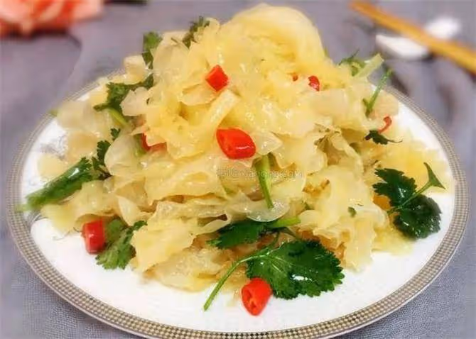涼拌銀耳的家常做法,營養味美,爽口開胃又解膩,好吃下飯