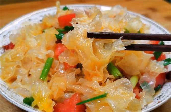 涼拌銀耳的家常做法,營養味美,爽口開胃又解膩,好吃下飯