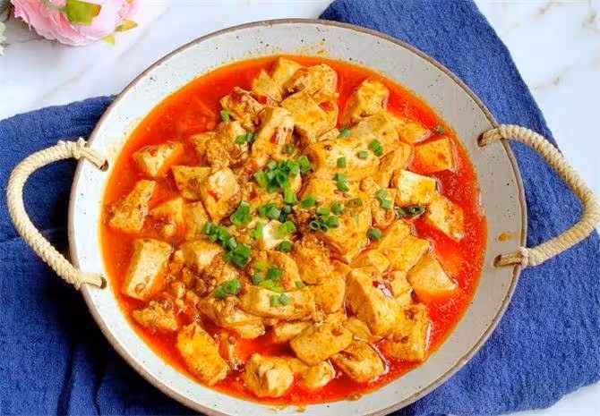 麻婆豆腐原來這麼簡單,大廚教你技巧,香嫩入味,不放肉照樣好吃