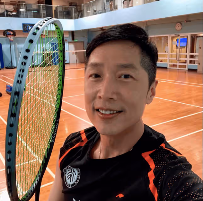 厲害！TVB前當家小生戰勝抑鬱，走出前半生陰霾，如今多個頭銜成人生贏家