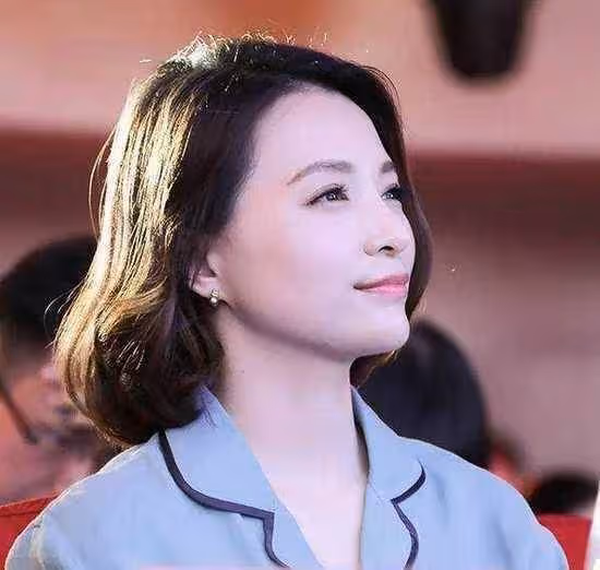 著名央視主持人王小丫傳來最新消息！在病床上留下的19個字讓人淚目