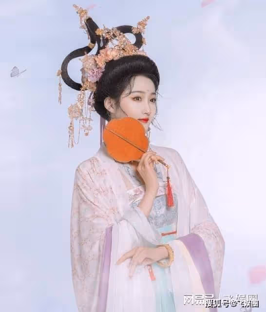 關曉彤開公司,簽顏值低藝人,網友戲稱自己都沒整明白還帶新人