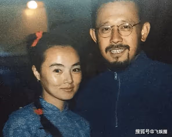 她是一股清新的風。電影《鬼子來了》讓她以「一脫成名」走紅