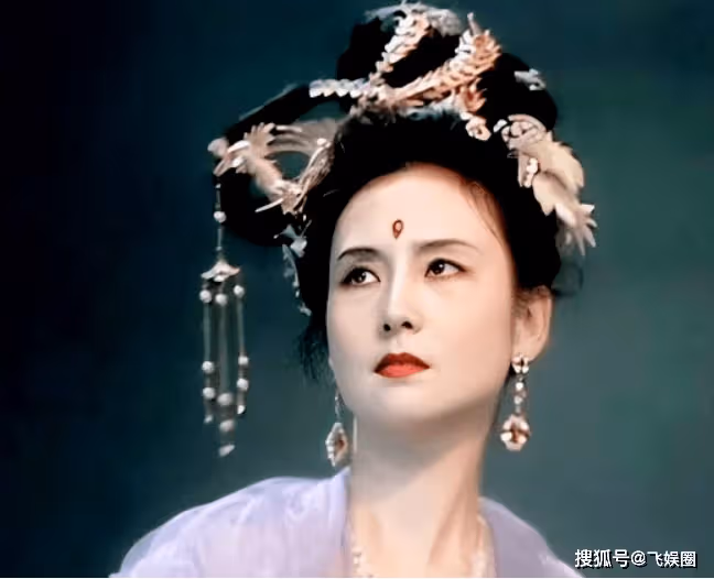 最美「嫦娥」身姿飄逸,充滿了超凡力量。她的美麗達到了匪夷所思的地步