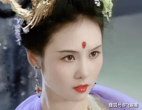最美「嫦娥」身姿飄逸,充滿了超凡力量。她的美麗達到了匪夷所思的地步