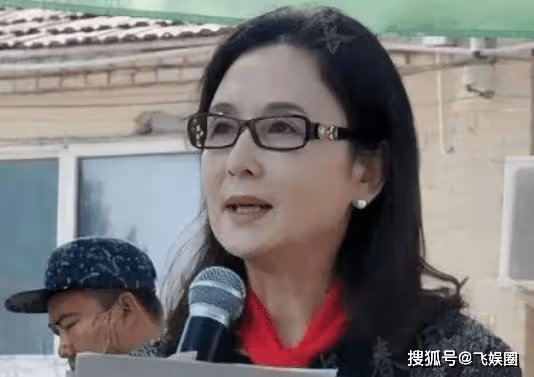 最美「嫦娥」身姿飄逸,充滿了超凡力量。她的美麗達到了匪夷所思的地步