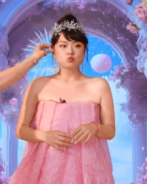 前TVB女星大曬穿粉紅裙露肩照！體重曾達到26斤，如今大變女神