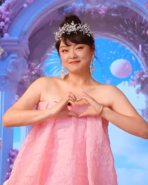前TVB女星大曬穿粉紅裙露肩照！體重曾達到26斤，如今大變女神