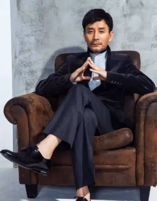 江珊二婚的老公,竟然是我們熟悉的他,穿西裝充滿男人味,比前夫高曙光帥多了