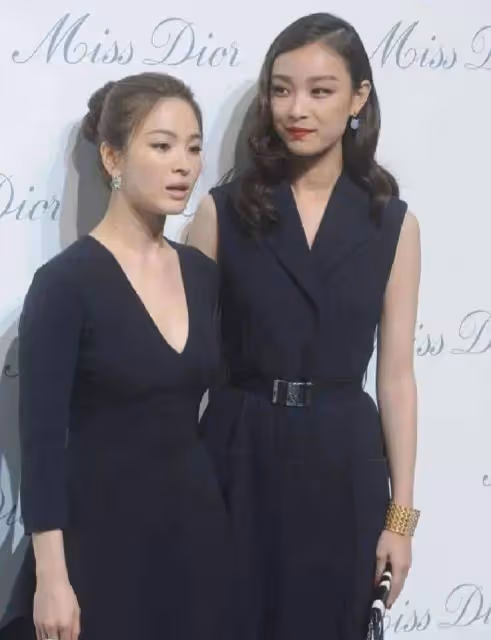 宋慧喬和倪妮同框,一個像普通人,一個像女王,氣場差距大