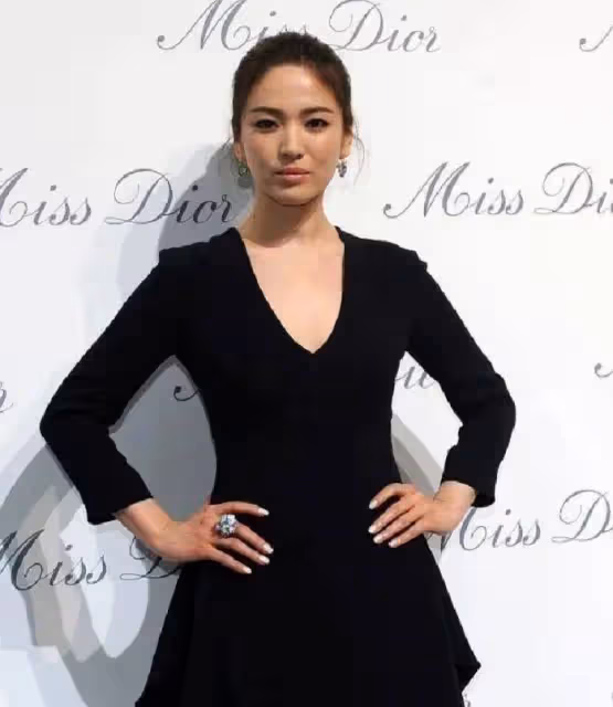 宋慧喬和倪妮同框,一個像普通人,一個像女王,氣場差距大