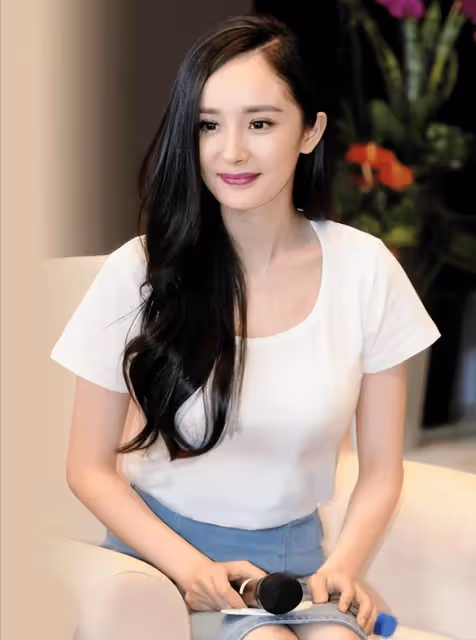 45歲章子怡與37歲楊冪同框,她卻更勝一籌,真是越活越滋潤