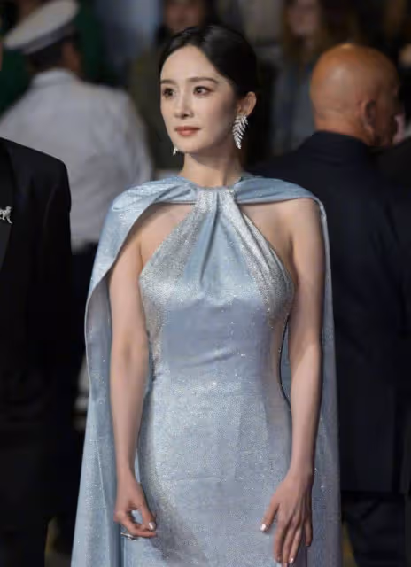 45歲章子怡與37歲楊冪同框,她卻更勝一籌,真是越活越滋潤