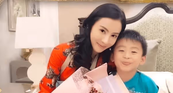 張柏芝要給孩子改姓,謝賢回應6個字讓網友沸騰,謝霆鋒尷尬了