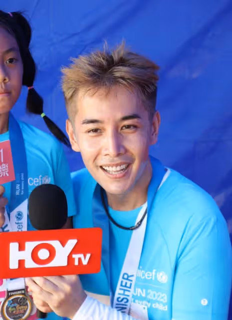 TVB帥氣男星被小13歲模特女友，狠心單方面宣布分手！又火速戀上集團董事