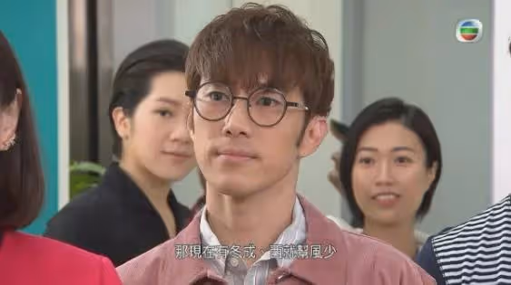 36歲氣質港星大曬靚照，網友直呼太瘦不好看！擔憂鬧婚變