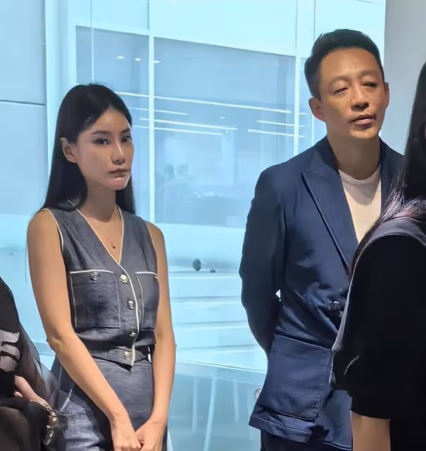 小梅帶汪小菲到寺廟上香，幫汪家求財神，全力支持張蘭事業