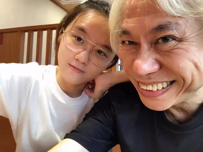 李坤城妹妹透露，28歲林靖恩變得瘋癲，患上精神病後四處流浪