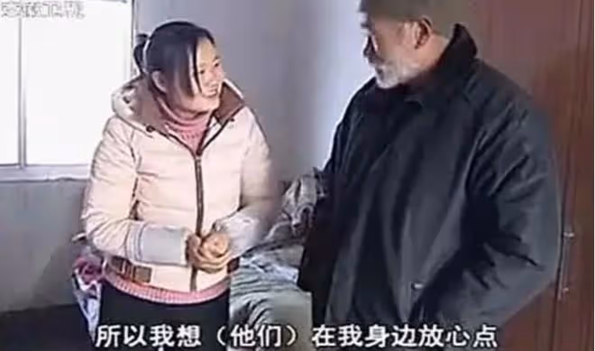 安徽光棍兄弟為養棄嬰,裝一車土僅賺3元,多年後女嬰拚命反哺