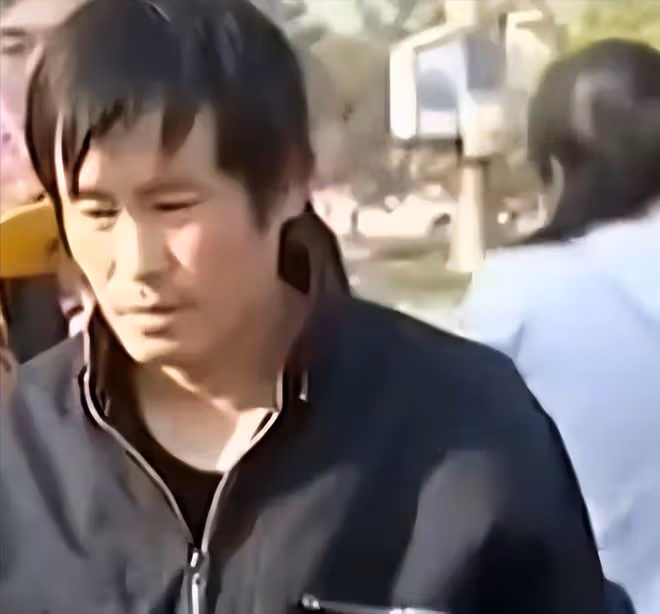 回顧:山東一女子看電視,看到失蹤的丈夫和兒子,兒子只剩半個頭