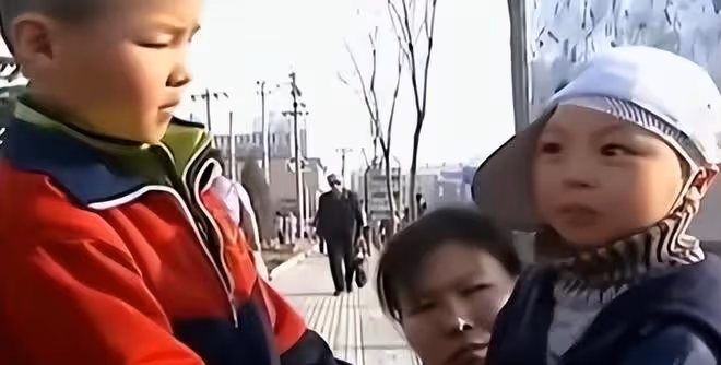 回顧:山東一女子看電視,看到失蹤的丈夫和兒子,兒子只剩半個頭