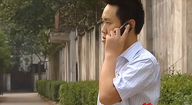 回顧武漢男子去世後,母親將他手機一起火化,不久後電話竟打通了