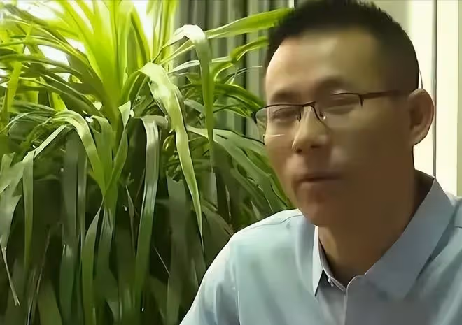 回顧陝西男孩被拐後,母親乞討尋子多年終於找到,兒子卻拒絕相認