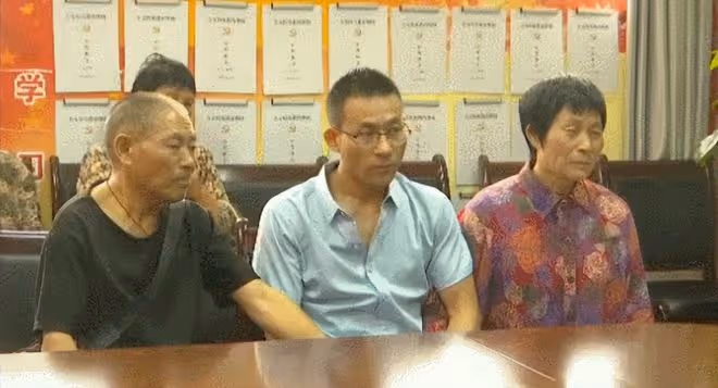 回顧陝西男孩被拐後,母親乞討尋子多年終於找到,兒子卻拒絕相認