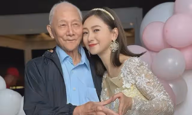 她做艷星走紅,35歲遭豪門拋棄,39歲遇真愛,如今55歲讓人羨慕