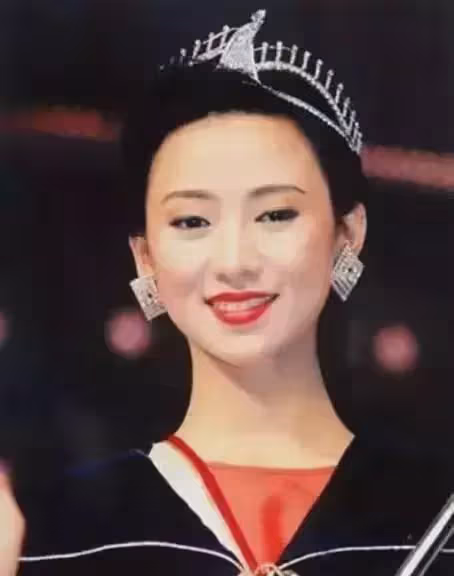 她做艷星走紅,35歲遭豪門拋棄,39歲遇真愛,如今55歲讓人羨慕