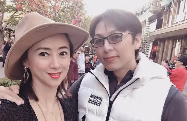她做艷星走紅,35歲遭豪門拋棄,39歲遇真愛,如今55歲讓人羨慕