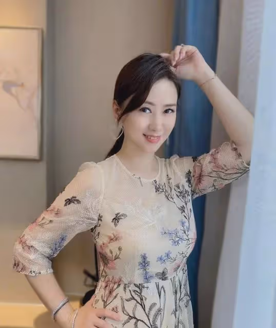 她做艷星走紅,35歲遭豪門拋棄,39歲遇真愛,如今55歲讓人羨慕