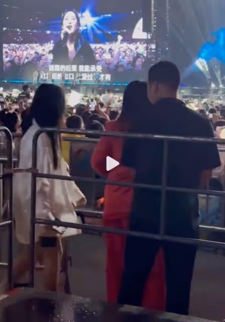 5月31日，李湘王岳倫，絲毫不介意外人目光！