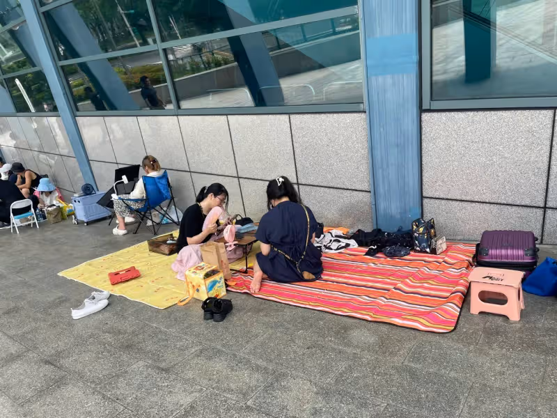 有片直擊｜張學友終於現身了  親切跟粉絲簽名握手