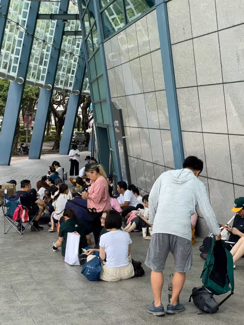 有片直擊｜張學友終於現身了  親切跟粉絲簽名握手